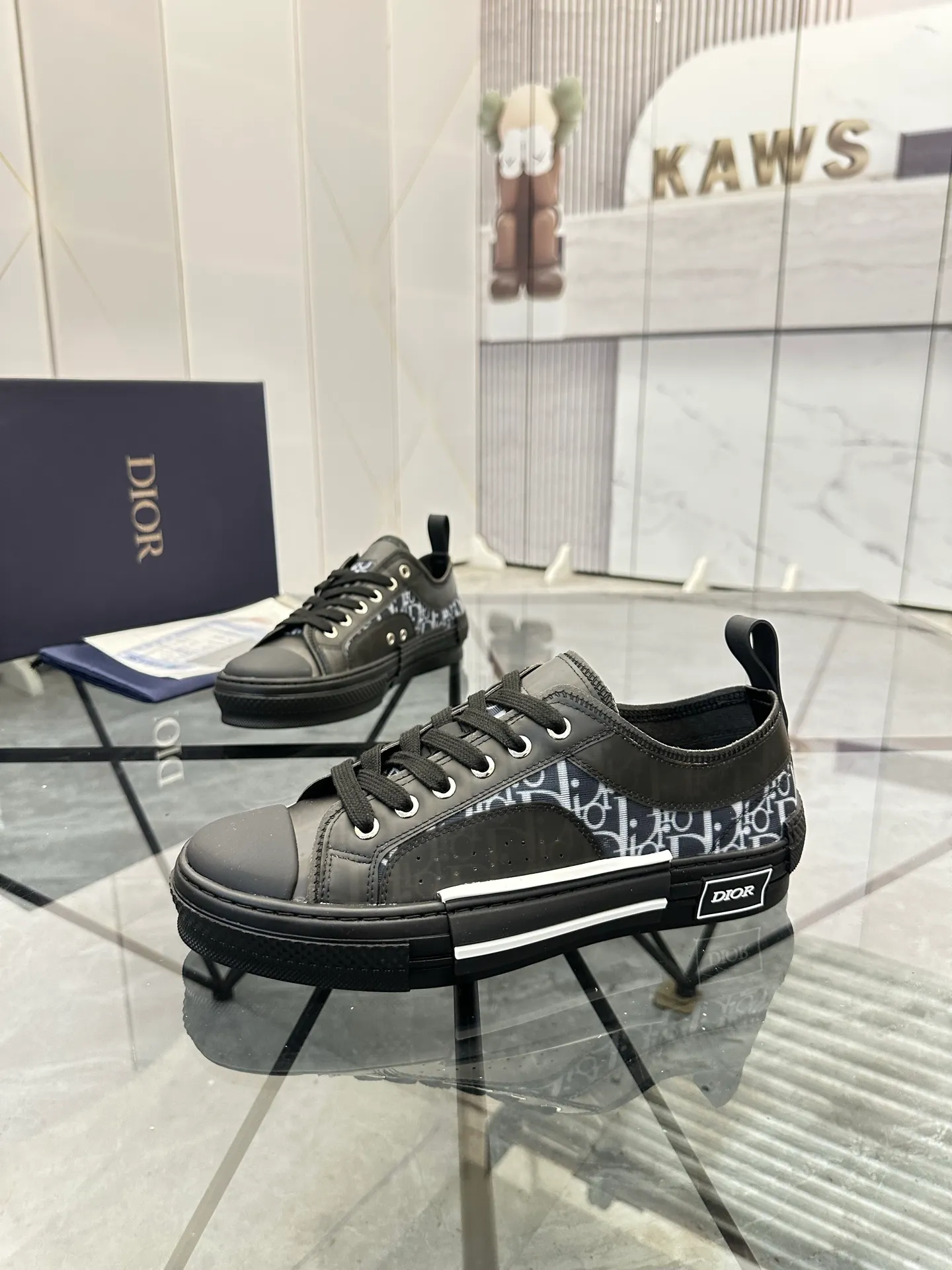Selling men's shoes 💰: 💰P400¥ Product trademark: Dio* "Dior*" low-top casual shoes Regular size: 36-45 (can be customized to 46) Couple style B23 Product materials: Upper imported original fabric, breathable lining, original outsole. No.: 007